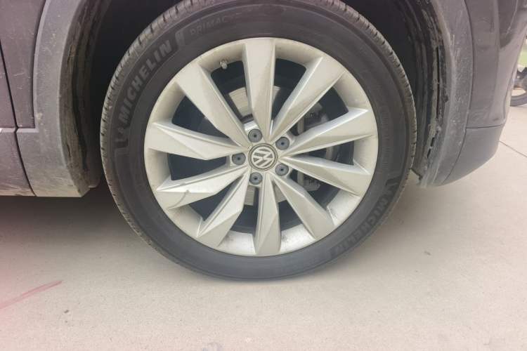 Used Volkswagen Tayron 2020 330TSI Two-Wheel Drive Luxury Connected Pro Edition Right Front Wheel Hub