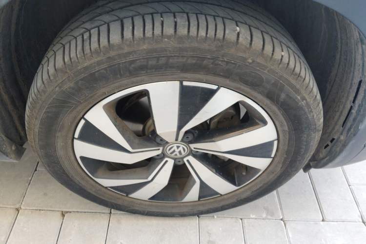 Used Volkswagen Tayron 2020 330TSI Two-Wheel Drive Luxury Smart Connectivity Version Right Front Wheel Hub