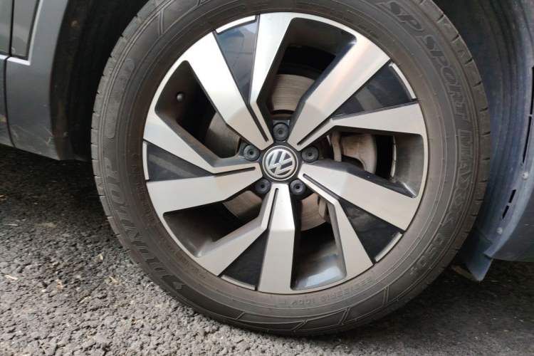 Used Volkswagen Tayron 2020 330TSI Two-Wheel Drive Luxury Smart Connectivity Version Right Front Wheel Hub