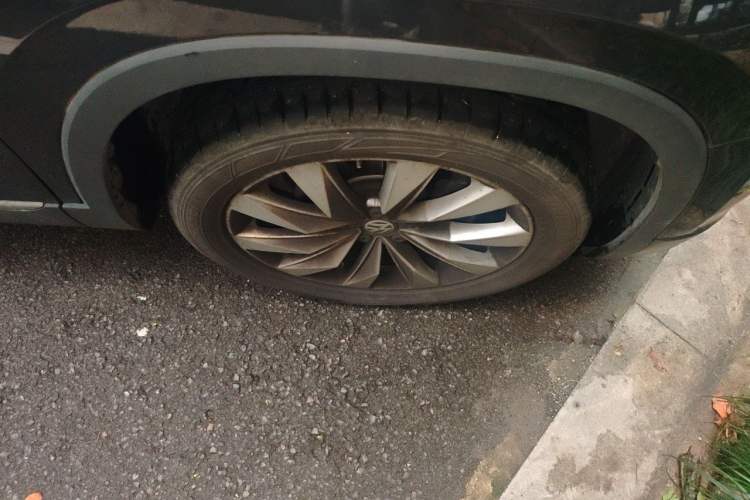Used Volkswagen Tayron 2020 330TSI Two-Wheel Drive Luxury Connected Pro Edition Right Front Wheel Hub