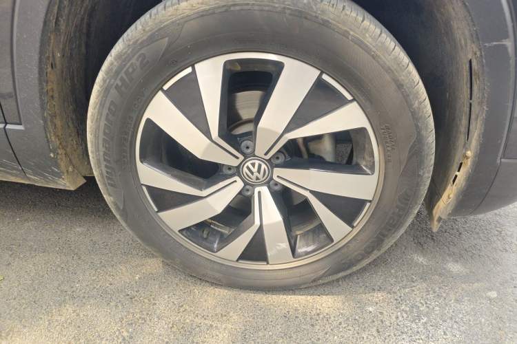 Used Volkswagen Tayron 2020 280TSI Two-Wheel Drive Luxury Connect Edition Right Front Wheel Hub