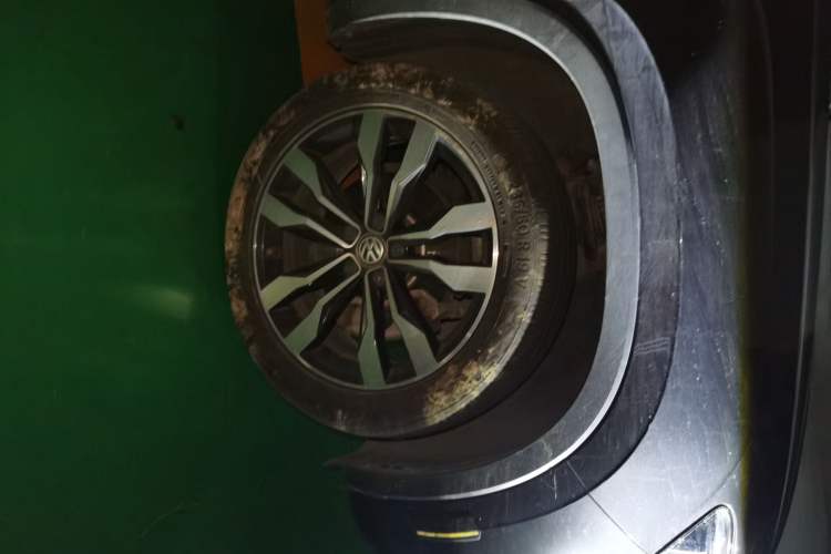 Used Volkswagen Tayron 2020 380TSI All-Wheel Drive R-Line Connected Version Right Front Wheel Hub