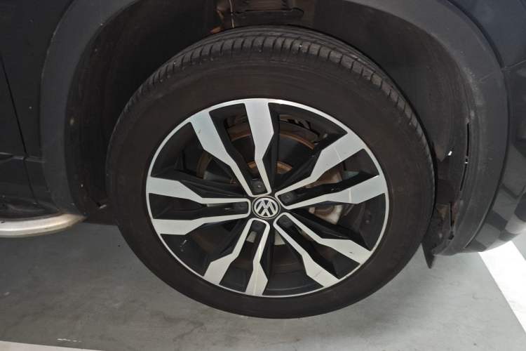 Used Volkswagen Tayron 2020 380TSI All-Wheel Drive R-Line Connected Version Right Front Wheel Hub