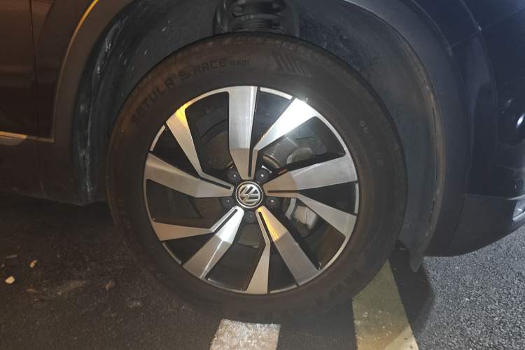Used Volkswagen Tayron 2020 330TSI Two-Wheel Drive Luxury Smart Connectivity Version Right Front Wheel Hub