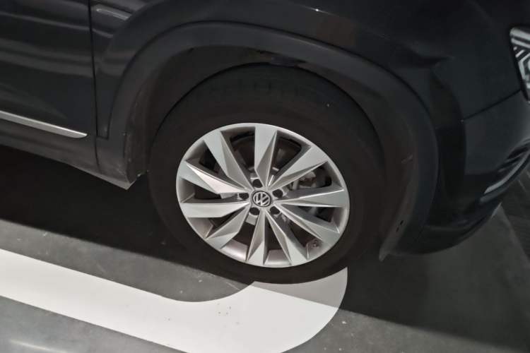 Used Volkswagen Tayron 2020 330TSI Two-Wheel Drive Luxury Connected Pro Edition Right Front Wheel Hub