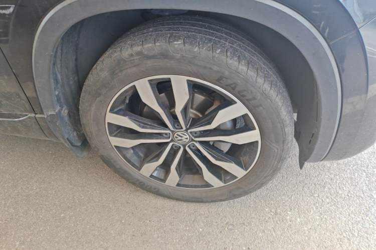 Used Volkswagen Tayron 2020 380TSI All-Wheel Drive R-Line Connected Version Right Front Wheel Hub
