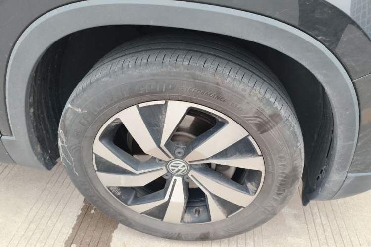 Used Volkswagen Tayron 2020 330TSI Two-Wheel Drive Luxury Smart Connectivity Version Right Front Wheel Hub