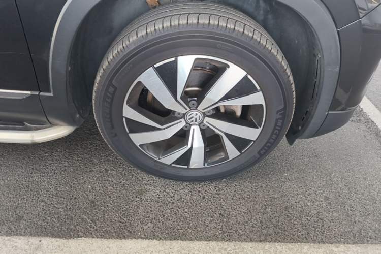 Used Volkswagen Tayron 2020 330TSI Two-Wheel Drive Luxury Smart Connectivity Version Right Front Wheel Hub