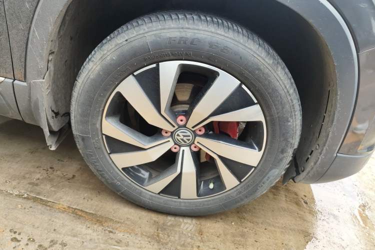 Used Volkswagen Tayron 2020 330TSI Two-Wheel Drive Luxury Smart Connectivity Version Right Front Wheel Hub