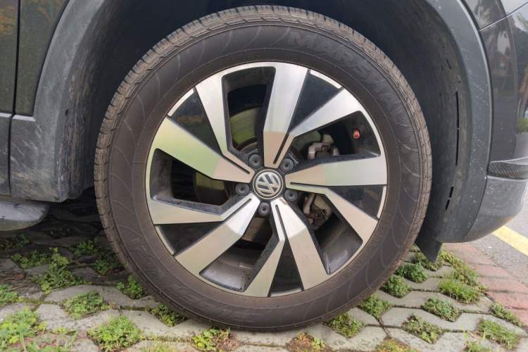 Used Volkswagen Tayron 2020 280TSI Two-Wheel Drive Luxury Connect Edition Right Front Wheel Hub