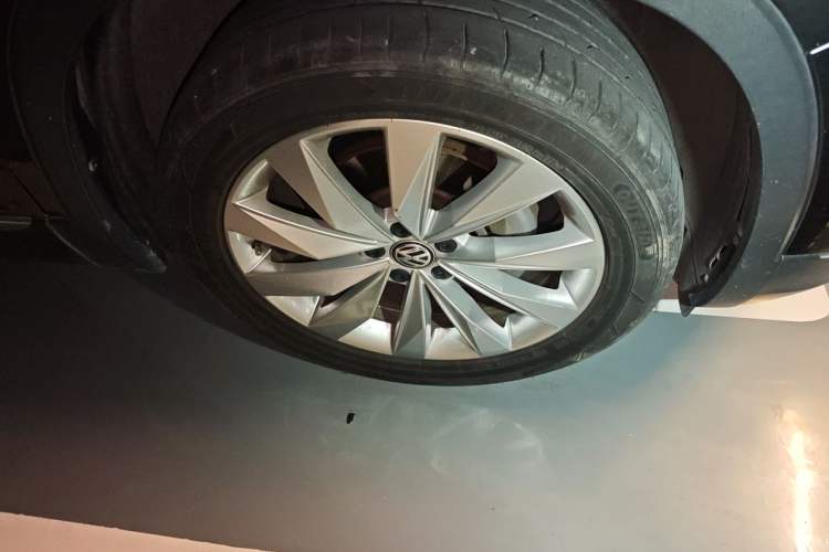 Used Volkswagen Tayron 2020 330TSI Two-Wheel Drive Luxury Connected Pro Edition Right Front Wheel Hub