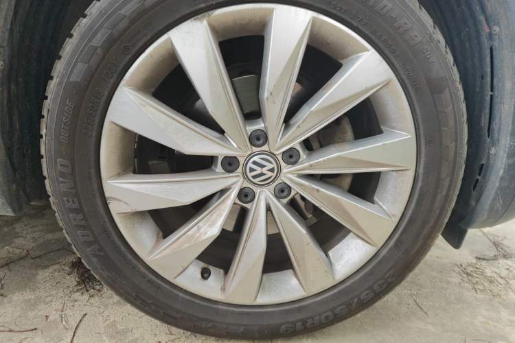 Used Volkswagen Tayron 2020 330TSI Two-Wheel Drive Luxury Connected Pro Edition Right Front Wheel Hub