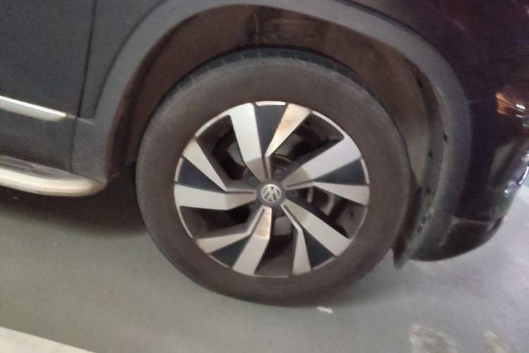 Used Volkswagen Tayron 2020 330TSI Two-Wheel Drive Luxury Smart Connectivity Version Right Front Wheel Hub