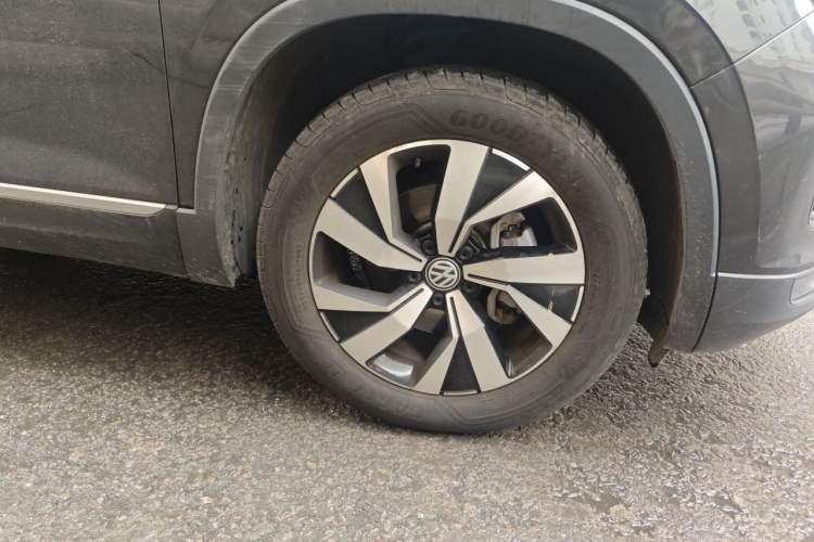 Used Volkswagen Tayron 2020 330TSI Two-Wheel Drive Luxury Smart Connectivity Version Right Front Wheel Hub