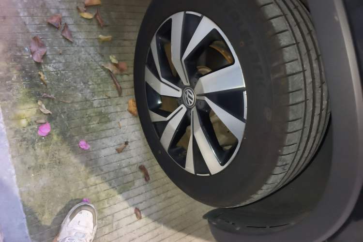 Used Volkswagen Tayron 2020 330TSI Two-Wheel Drive Luxury Smart Connectivity Version Right Front Wheel Hub