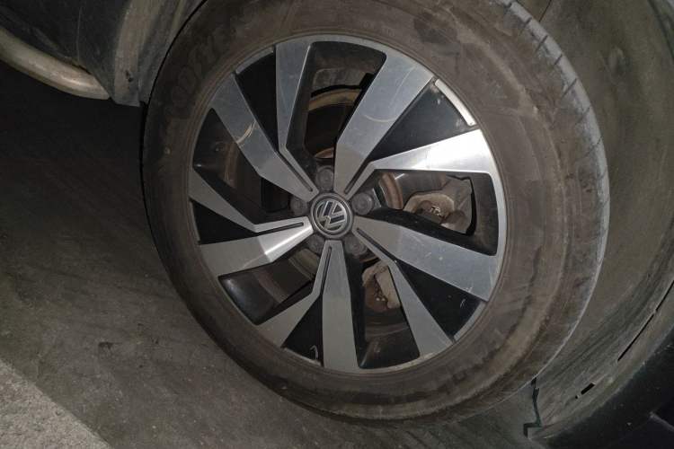 Used Volkswagen Tayron 2020 330TSI Two-Wheel Drive Luxury Smart Connectivity Version Right Front Wheel Hub