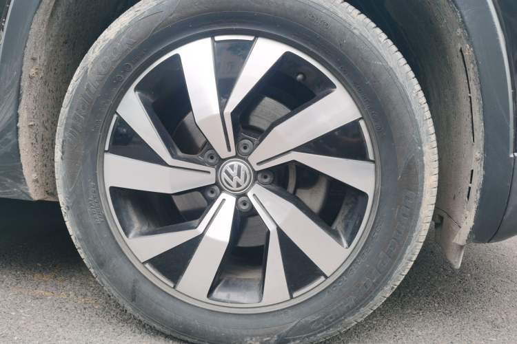 Used Volkswagen Tayron 2020 330TSI Two-Wheel Drive Luxury Smart Connectivity Version Right Front Wheel Hub