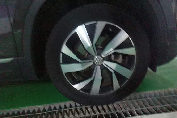 Used Volkswagen Tayron 2020 330TSI Two-Wheel Drive Luxury Smart Connectivity Version Right Front Wheel Hub