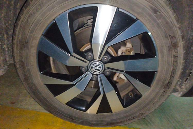 Used Volkswagen Tayron 2020 280TSI Two-Wheel Drive Luxury Connect Edition Right Front Wheel Hub