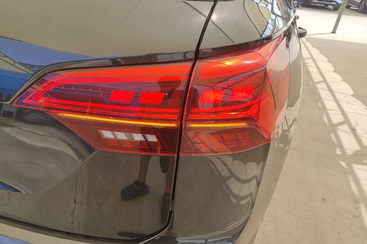 Used Volkswagen Tayron 2020 330TSI Two-Wheel Drive Luxury Smart Connectivity Version Right Rear Taillight