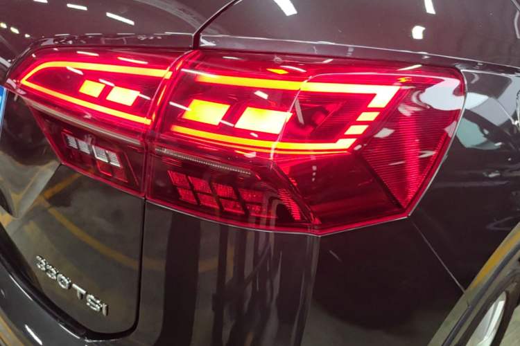 Used Volkswagen Tayron 2020 330TSI Two-Wheel Drive Luxury Connected Pro Edition Right Rear Taillight