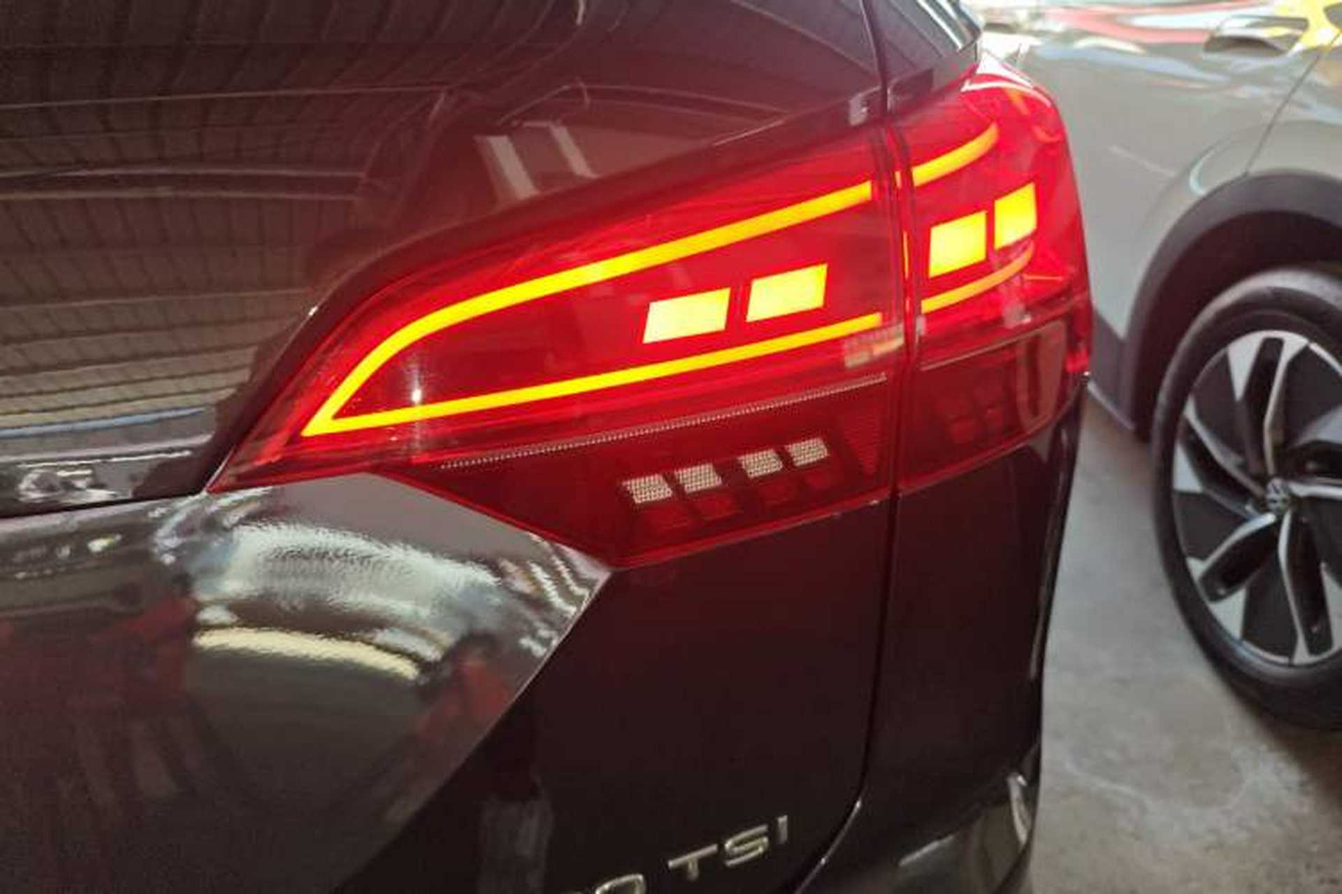 Used Volkswagen Tayron 2020 330TSI Two-Wheel Drive Luxury Smart Connectivity Version Right Rear Taillight