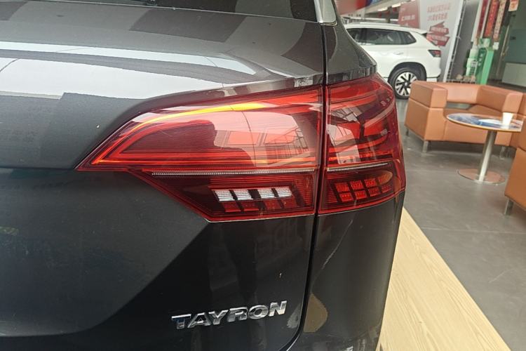 Used Volkswagen Tayron 2020 280TSI Two-Wheel Drive Luxury Connect Edition Right Rear Taillight