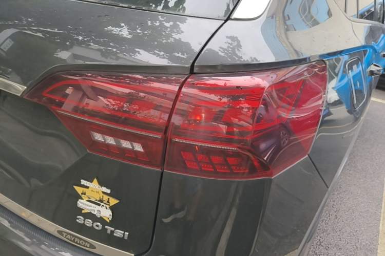 Used Volkswagen Tayron 2020 380TSI All-Wheel Drive R-Line Connected Version Right Rear Taillight
