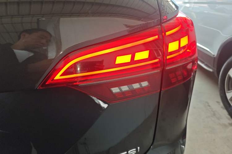Used Volkswagen Tayron 2020 330TSI Two-Wheel Drive Luxury Smart Connectivity Version Right Rear Taillight