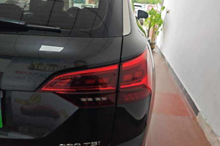 Used Volkswagen Tayron 2020 280TSI Two-Wheel Drive Luxury Connect Edition Right Rear Taillight