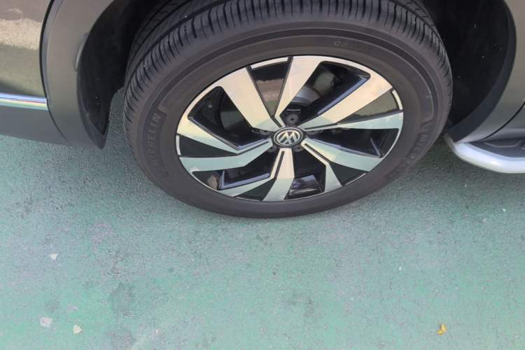 Used Volkswagen Tayron 2020 330TSI Two-Wheel Drive Luxury Smart Connectivity Version Right Rear Wheel Hub