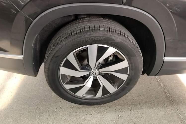 Used Volkswagen Tayron 2020 280TSI Two-Wheel Drive Luxury Connect Edition Right Rear Wheel Hub
