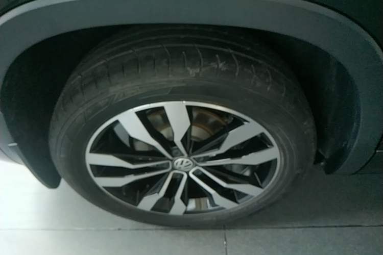 Used Volkswagen Tayron 2020 380TSI All-Wheel Drive R-Line Connected Version Right Rear Wheel Hub
