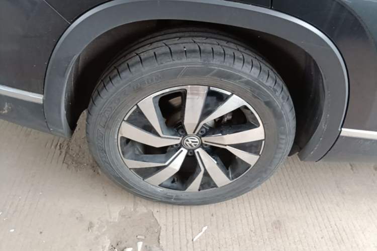 Used Volkswagen Tayron 2020 280TSI Two-Wheel Drive Luxury Connect Edition Right Rear Wheel Hub