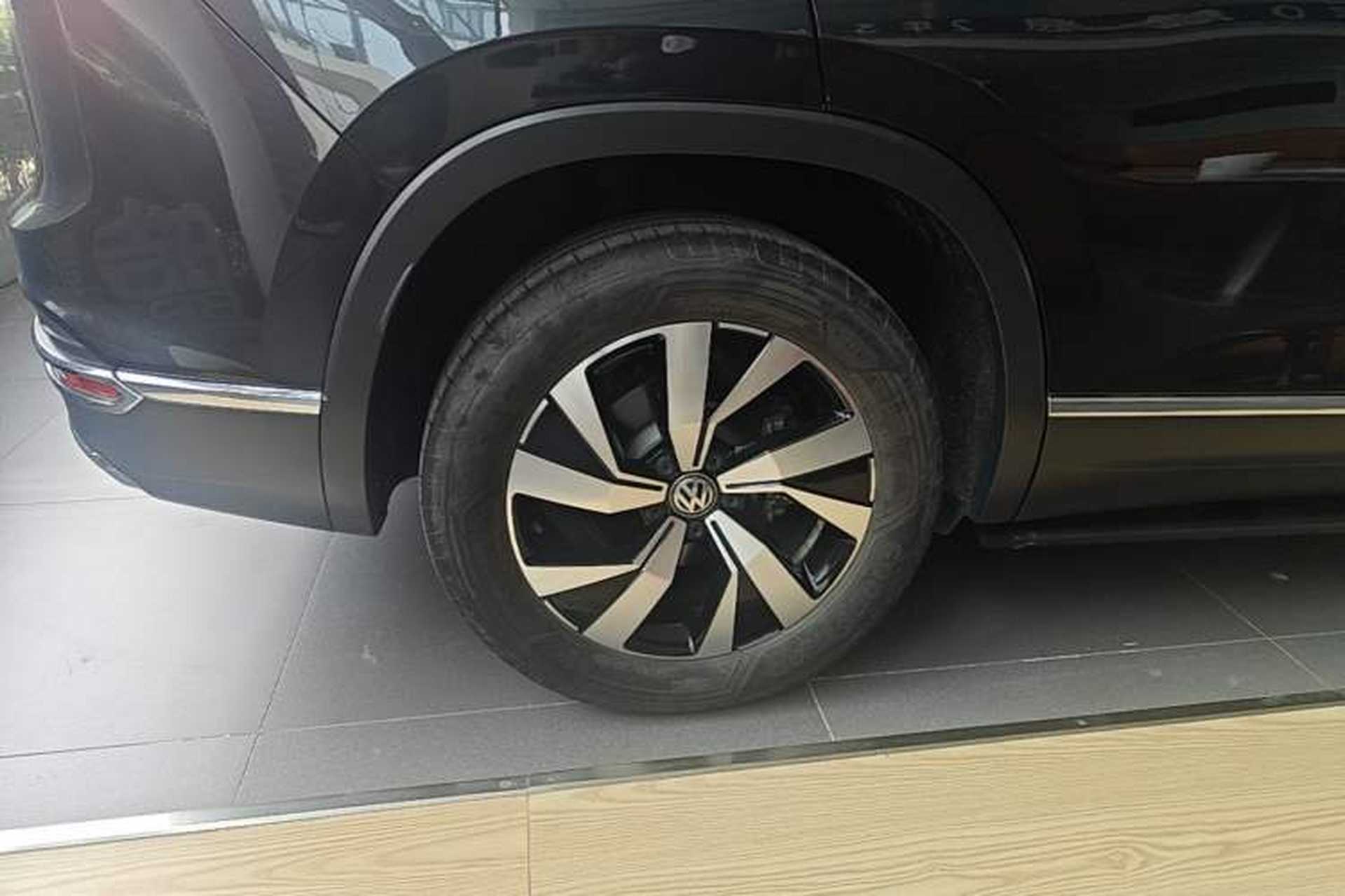 Used Volkswagen Tayron 2020 280TSI Two-Wheel Drive Luxury Connect Edition Right Rear Wheel Hub