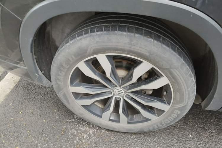 Used Volkswagen Tayron 2020 380TSI All-Wheel Drive R-Line Connected Version Right Rear Wheel Hub