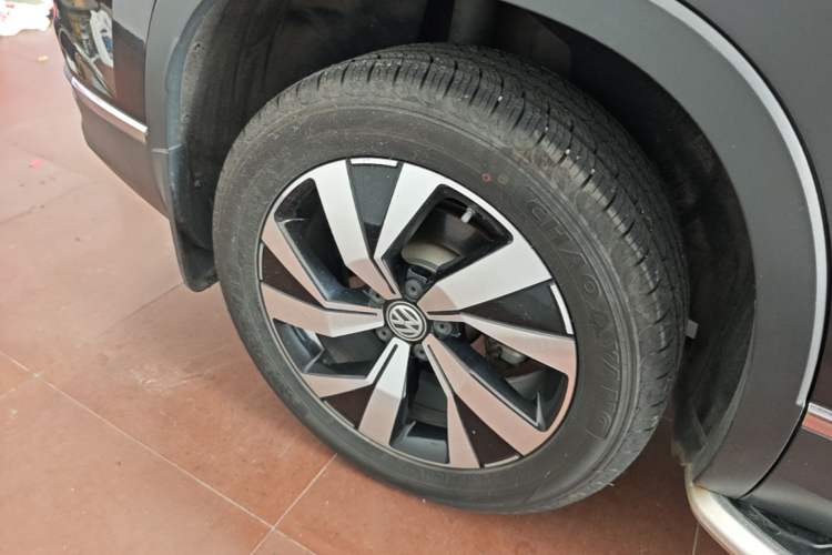 Used Volkswagen Tayron 2020 280TSI Two-Wheel Drive Luxury Connect Edition Right Rear Wheel Hub