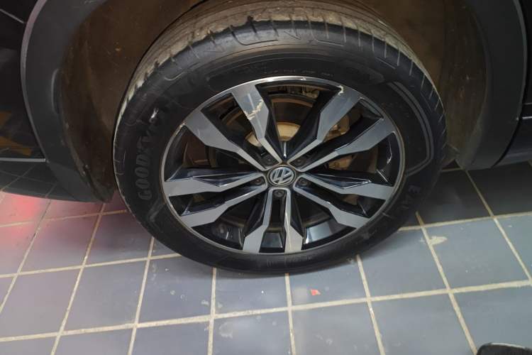 Used Volkswagen Tayron 2020 380TSI All-Wheel Drive R-Line Connected Version Right Rear Wheel Hub
