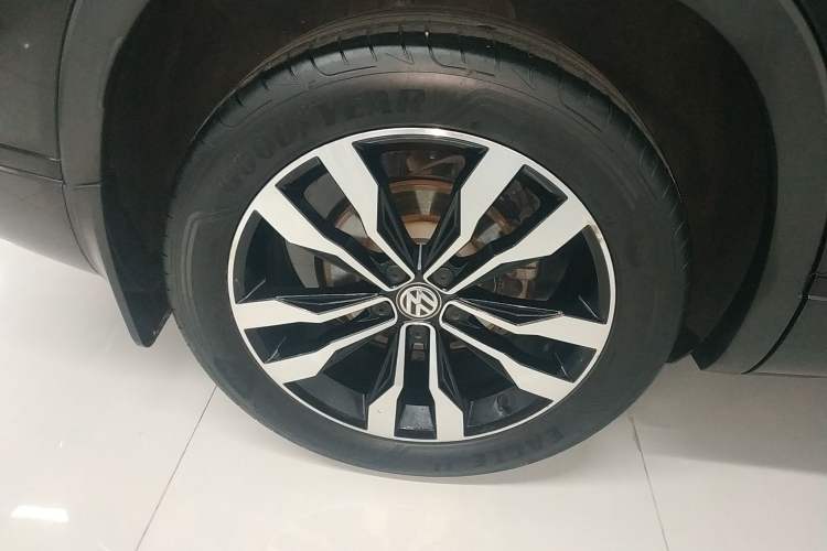 Used Volkswagen Tayron 2020 380TSI All-Wheel Drive R-Line Connected Version Right Rear Wheel Hub