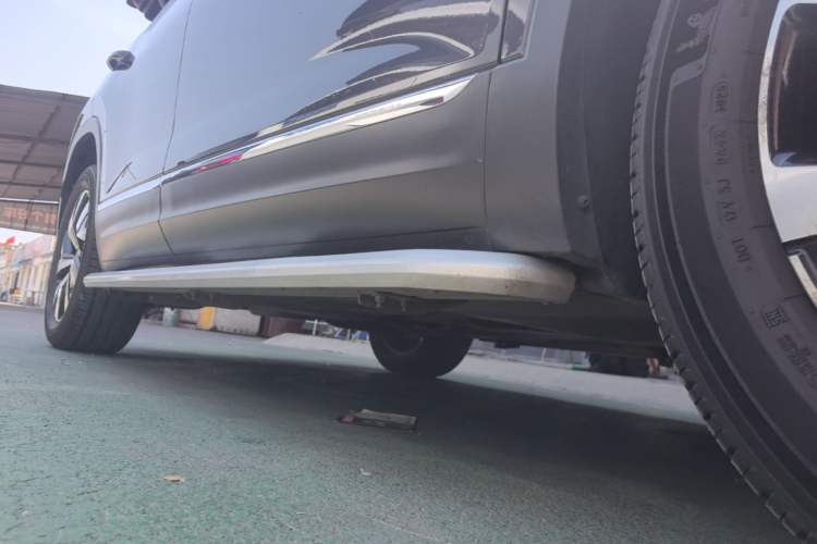 Used Volkswagen Tayron 2020 330TSI Two-Wheel Drive Luxury Smart Connectivity Version Right Side Sill