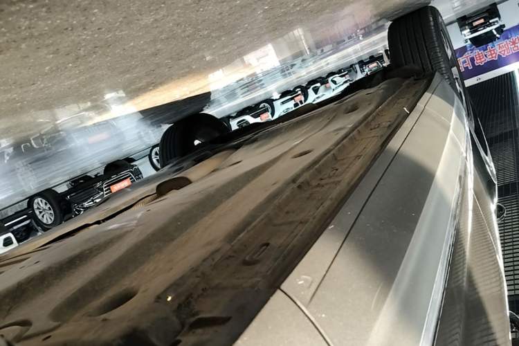 Used Volkswagen Tayron 2020 280TSI Two-Wheel Drive Luxury Connect Edition Right Side Sill