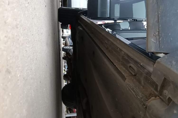 Used Volkswagen Tayron 2020 280TSI Two-Wheel Drive Luxury Connect Edition Right Side Sill