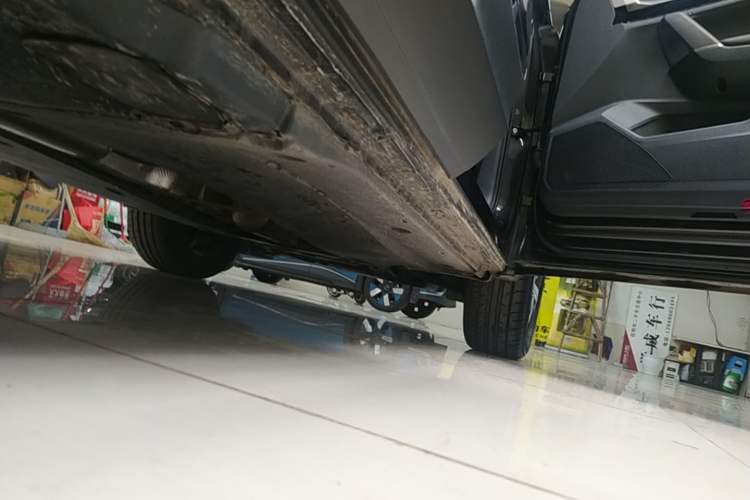 Used Volkswagen Tayron 2020 330TSI Two-Wheel Drive Luxury Smart Connectivity Version Right Side Sill