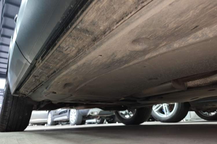 Used Volkswagen Tayron 2020 330TSI Two-Wheel Drive Luxury Connected Pro Edition Right Side Sill
