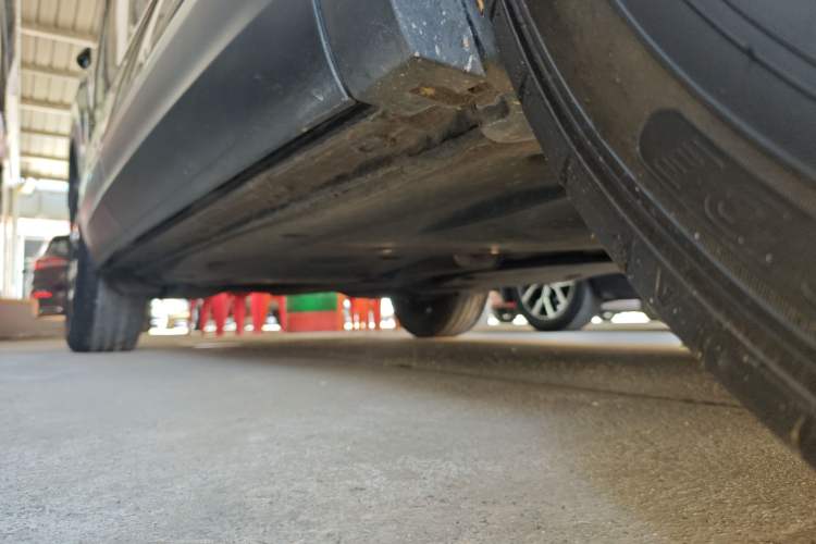 Used Volkswagen Tayron 2020 330TSI Two-Wheel Drive Luxury Smart Connectivity Version Right Side Sill
