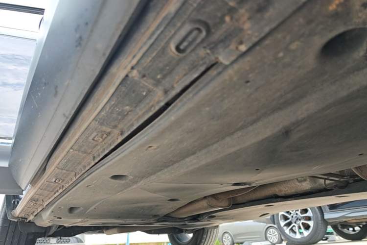 Used Volkswagen Tayron 2020 330TSI Two-Wheel Drive Luxury Smart Connectivity Version Right Side Sill