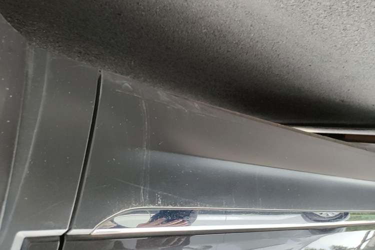 Used Volkswagen Tayron 2020 330TSI Two-Wheel Drive Luxury Smart Connectivity Version Right Side Sill