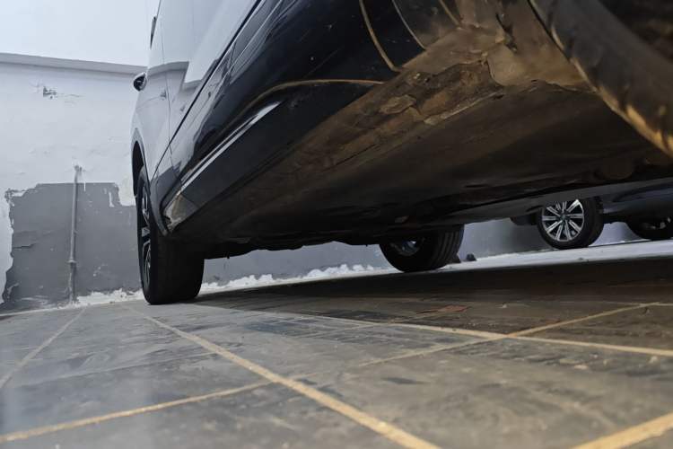 Used Volkswagen Tayron 2020 380TSI All-Wheel Drive R-Line Connected Version Right Side Sill