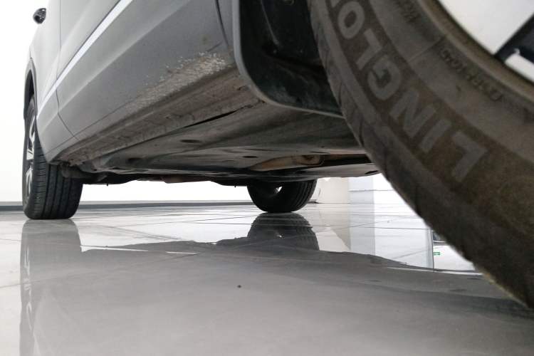 Used Volkswagen Tayron 2020 330TSI Two-Wheel Drive Luxury Smart Connectivity Version Right Side Sill