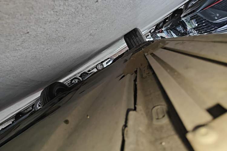 Used Volkswagen Tayron 2020 330TSI Two-Wheel Drive Luxury Smart Connectivity Version Right Side Sill